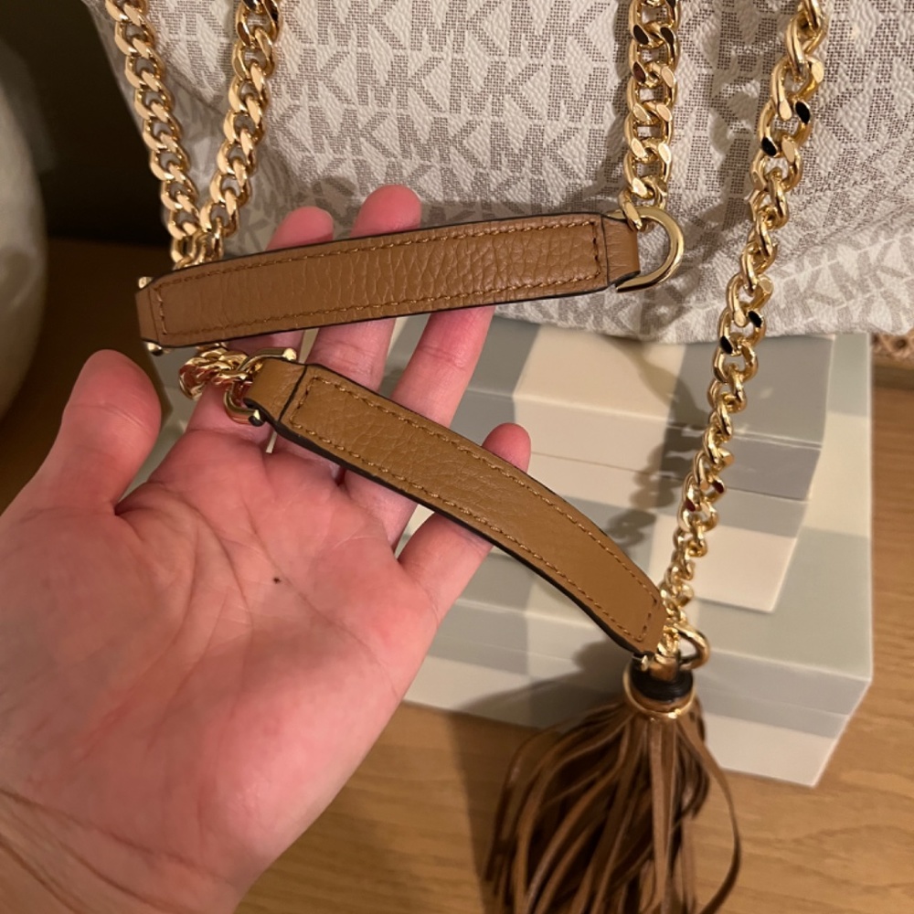 Michael kors small gold chain handbag - Picture 3 of 9